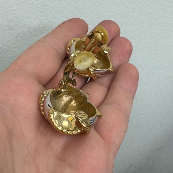 Vintage Carolee gold and silver tone clip on earrings - Picture 8 of 16